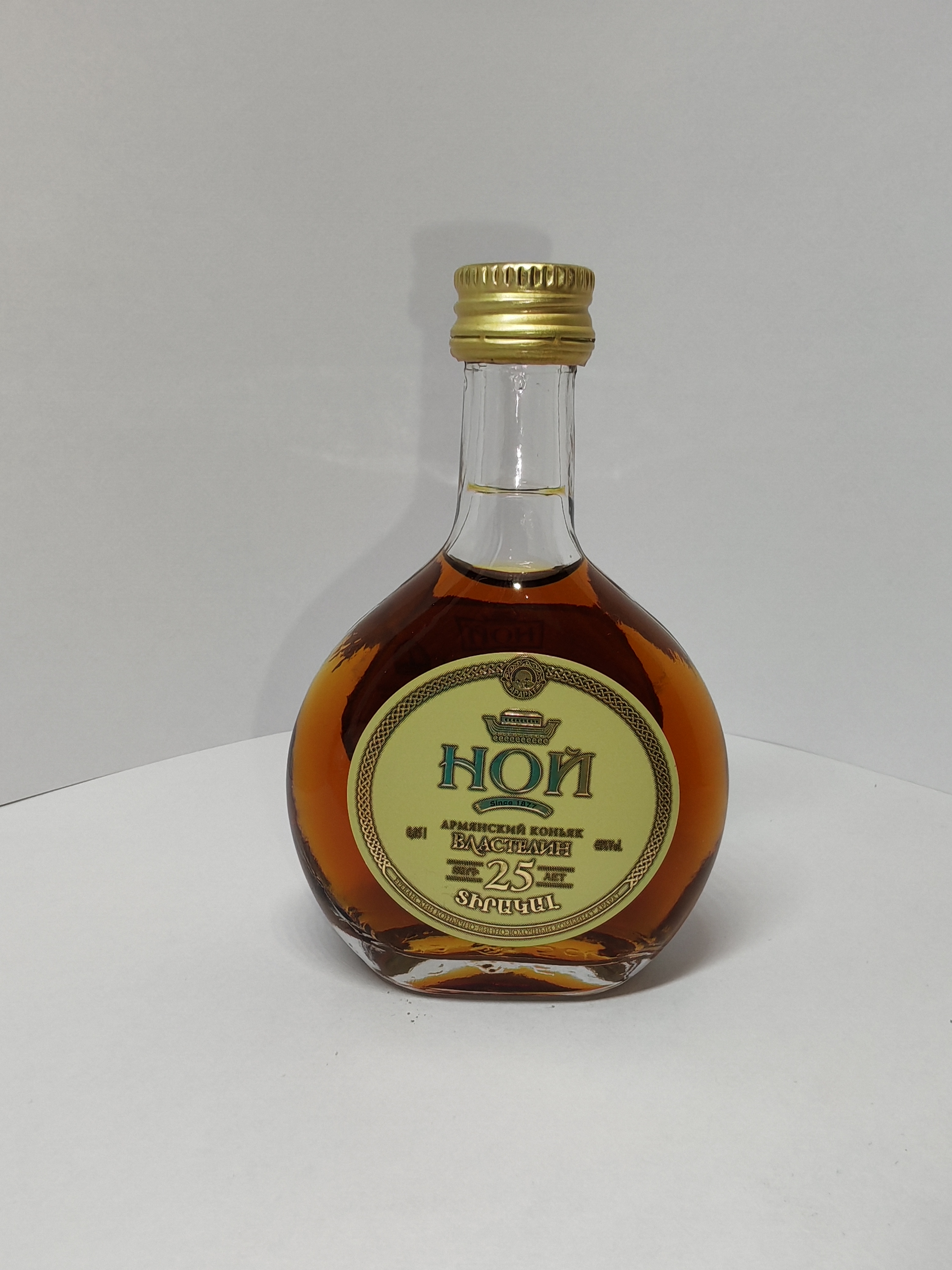 НОЙ Армянский коньяк Властелин 25 лет